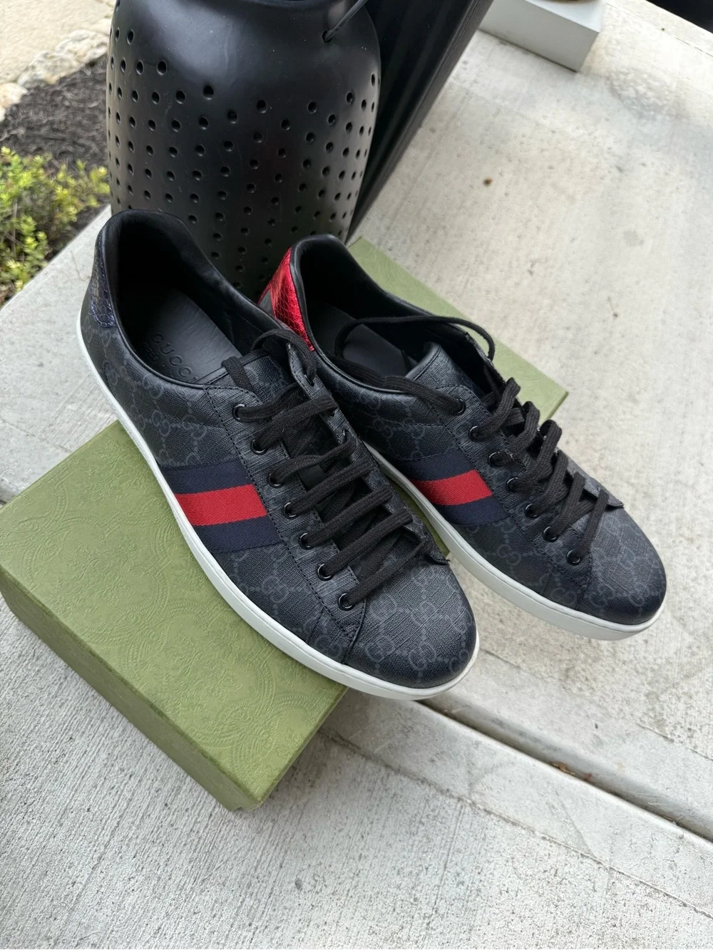 Gucci Black GG Canvas Low-Top Sneakers with Red and Blue Stripe